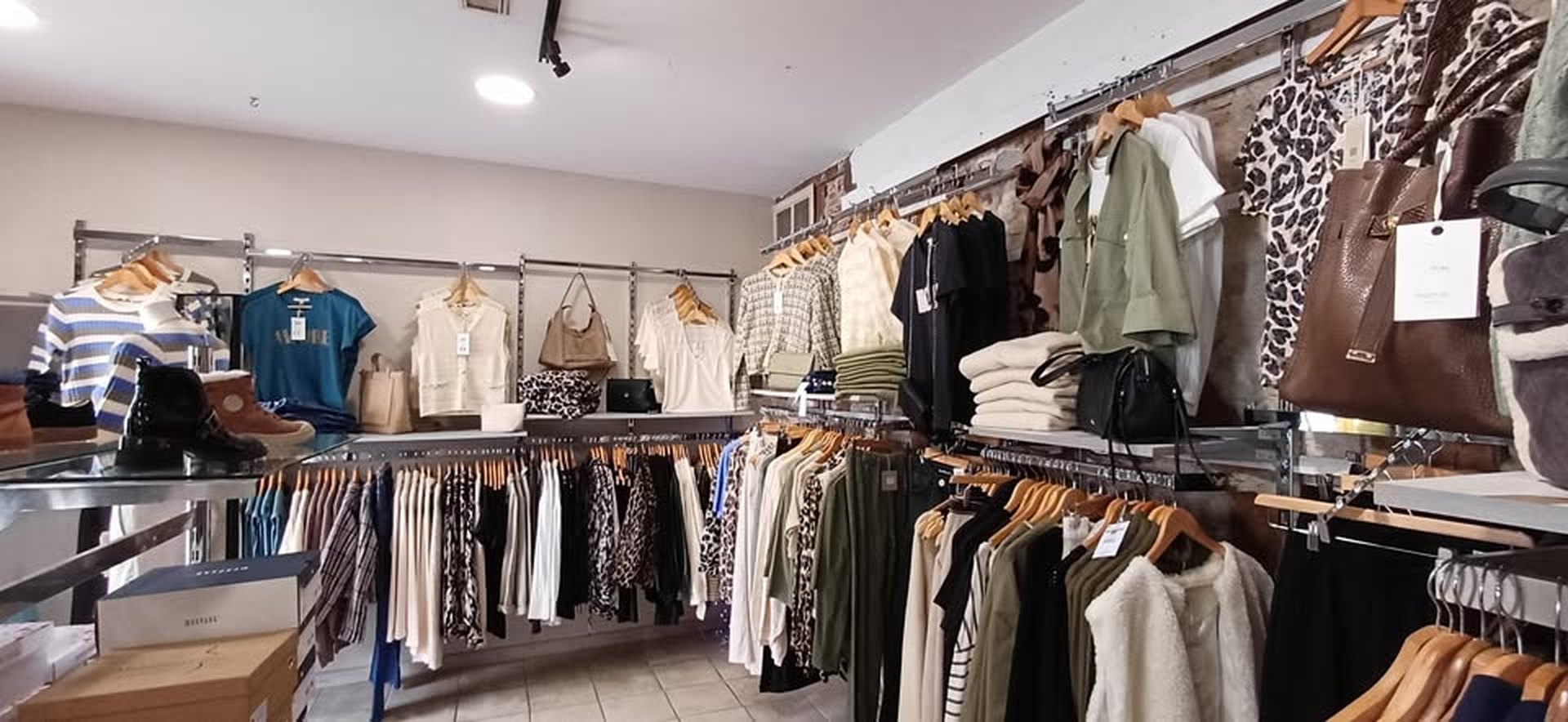 Intérieur de Sara Boutique à Souillac